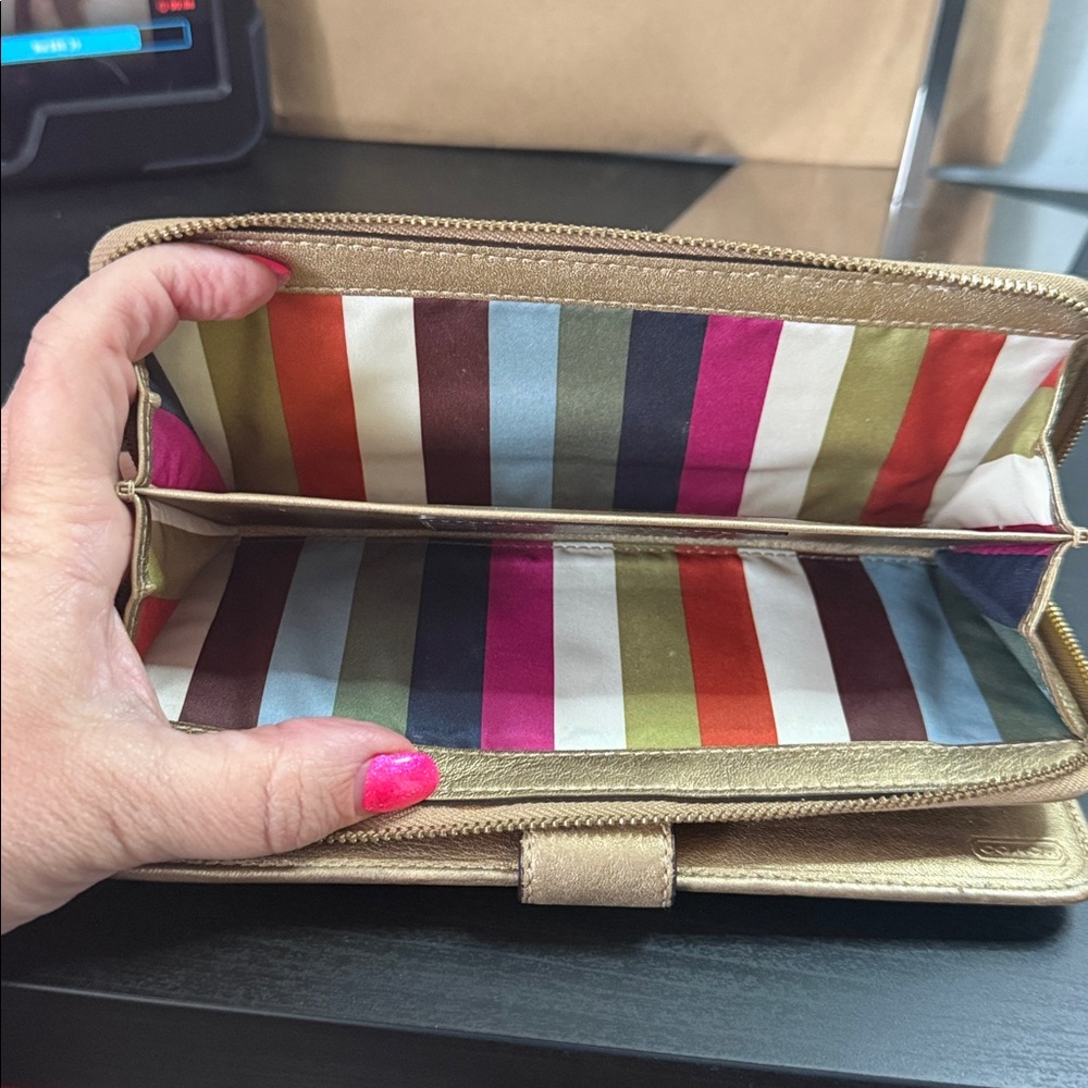 Coach Signature Stripe full zip wallet with interior legacy lining - Picture 3 of 12